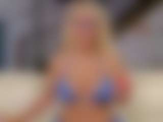 Fit Cougar's Live Sex Cam Show
