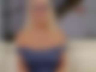 Fit Cougar's Live Sex Cam Show