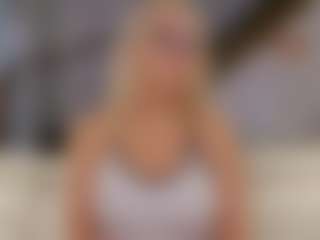 Fit Cougar's Live Sex Cam Show