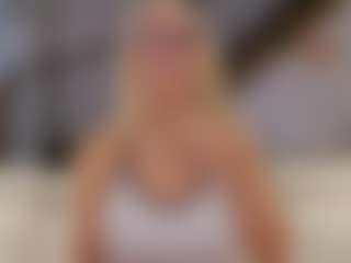 Fit Cougar's Live Sex Cam Show