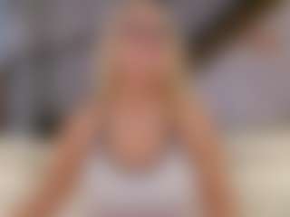 Fit Cougar's Live Sex Cam Show