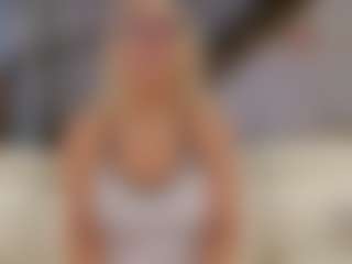 Fit Cougar's Live Sex Cam Show