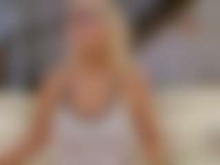 Fit Cougar's Live Sex Cam Show