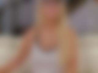 Fit Cougar's Live Sex Cam Show