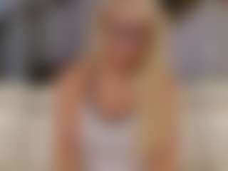 Fit Cougar's Live Sex Cam Show