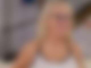 Fit Cougar's Live Sex Cam Show