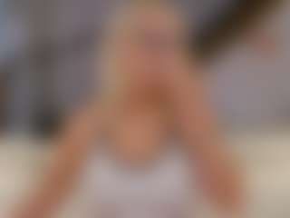 Fit Cougar's Live Sex Cam Show