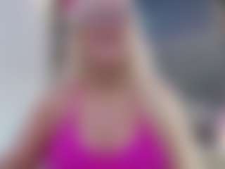 Fit Cougar's Live Sex Cam Show