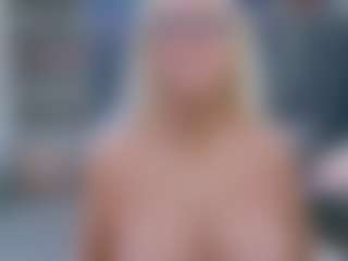 Fit Cougar's Live Sex Cam Show