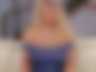 Fit Cougar's Live Sex Cam Show