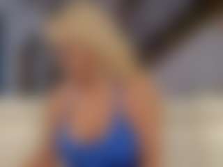 Fit Cougar's Live Sex Cam Show