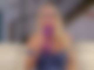 Fit Cougar's Live Sex Cam Show