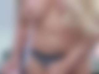 Fit Cougar's Live Sex Cam Show