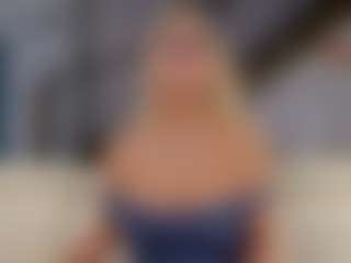 Fit Cougar's Live Sex Cam Show