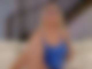 Fit Cougar's Live Sex Cam Show
