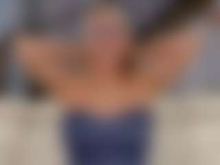Fit Cougar's Live Sex Cam Show