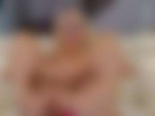 Fit Cougar's Live Sex Cam Show