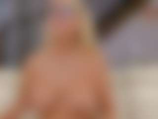Fit Cougar's Live Sex Cam Show