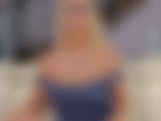 Fit Cougar's Live Sex Cam Show