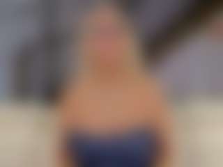 Fit Cougar's Live Sex Cam Show