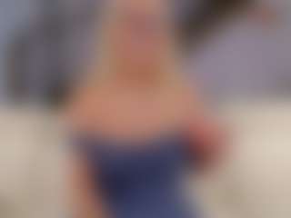 Fit Cougar's Live Sex Cam Show