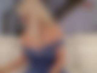 Fit Cougar's Live Sex Cam Show