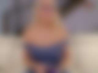 Fit Cougar's Live Sex Cam Show