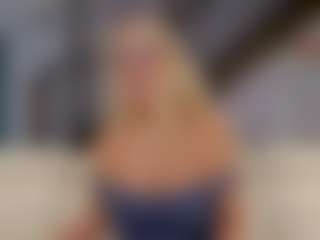 Fit Cougar's Live Sex Cam Show
