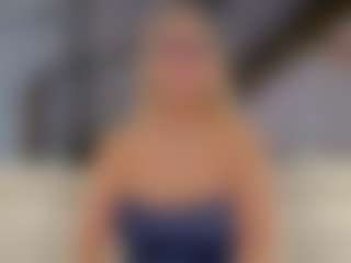 Fit Cougar's Live Sex Cam Show