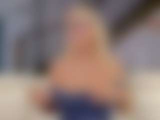 Fit Cougar's Live Sex Cam Show