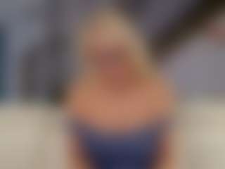 Fit Cougar's Live Sex Cam Show