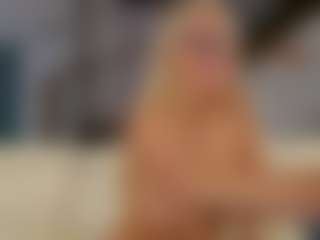 Fit Cougar's Live Sex Cam Show