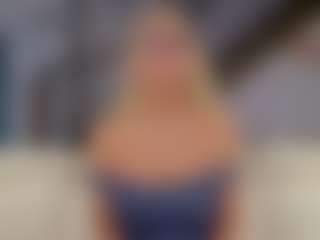 Fit Cougar's Live Sex Cam Show