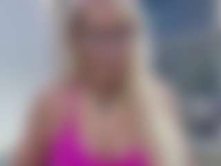Fit Cougar's Live Sex Cam Show