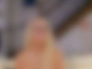 Fit Cougar's Live Sex Cam Show