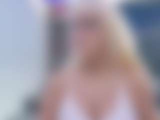 Fit Cougar's Live Sex Cam Show
