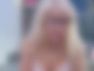 Fit Cougar's Live Sex Cam Show