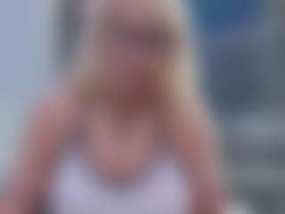 Fit Cougar's Live Sex Cam Show