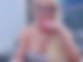 Fit Cougar's Live Sex Cam Show