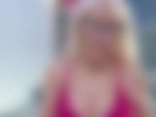 Live cam show with Fit Cougar - Old on Dolls Live
