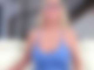 Fit Cougar's Live Sex Cam Show