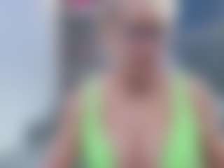 Fit Cougar's Live Sex Cam Show