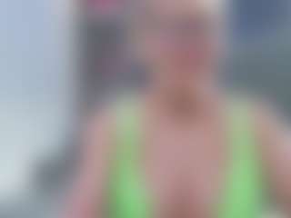 Fit Cougar's Live Sex Cam Show