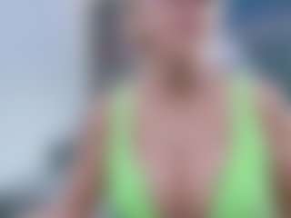 Live cam show with Fit Cougar - Senior on Camsoda
