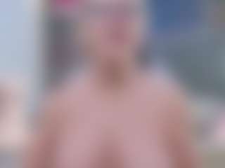 Fit Cougar's Live Sex Cam Show