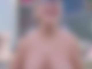 Fit Cougar's Live Sex Cam Show