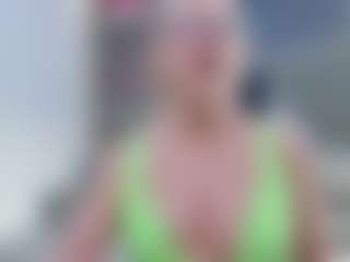 Fit Cougar's Live Sex Cam Show