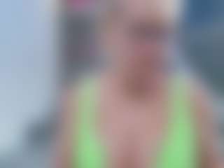 Fit Cougar's Live Sex Cam Show