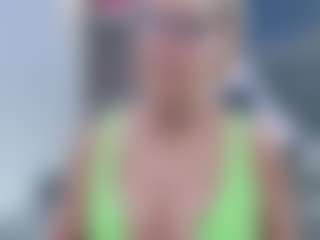 Fit Cougar's Live Sex Cam Show