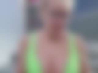 Fit Cougar's Live Sex Cam Show